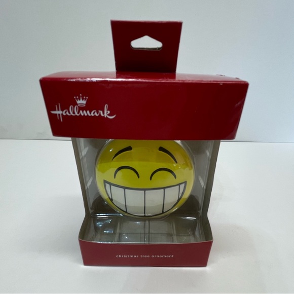 Hallmark 2017 Yellow Smile Surprice face Emijo Christmas Ornament - Picture 1 of 6